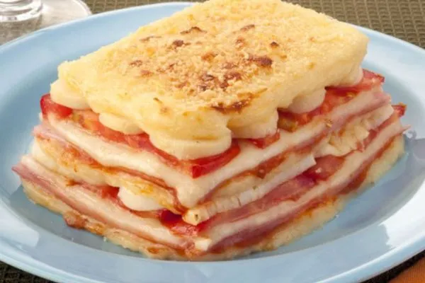 lasanha de mandioca com 4 camadas