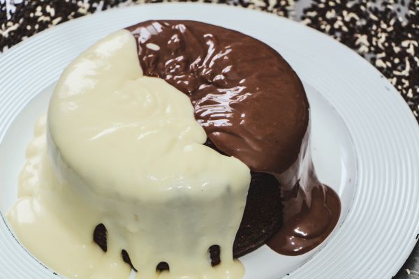 Bolo Vulcão de Chocolate Simples e Rápido: A Sobremesa que Transborda Sabor