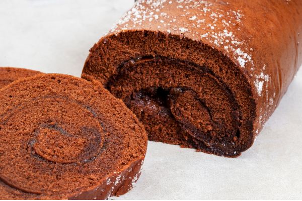 Home 1 Rocambole de Chocolate com Brigadeiro Cremoso que Derrete na Boca: Receita Fácil e Irresistível